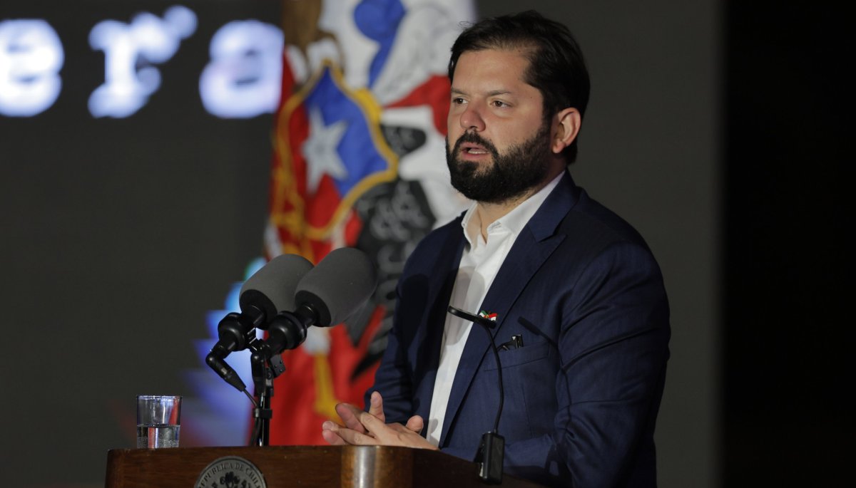 «Un comunista que los está por arruinar»: El gobierno presenta una nota de protesta por los comentarios del ministro argentino sobre Boric.