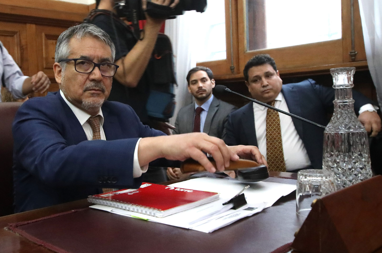 Manuel Monsalve: La dimisión de abogados provoca especulaciones.