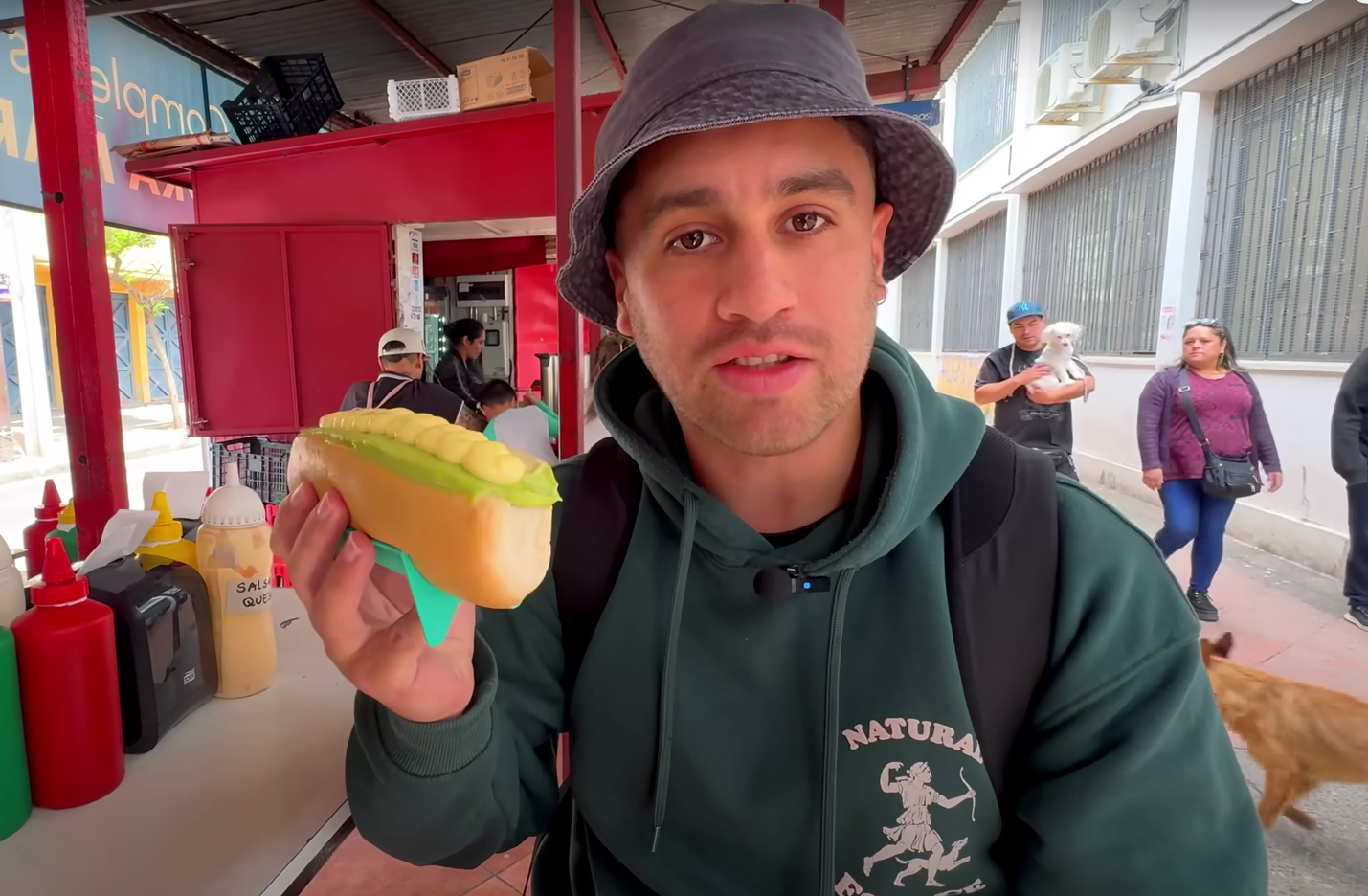 Un Youtuber argentino investiga la oferta culinaria de Talca.