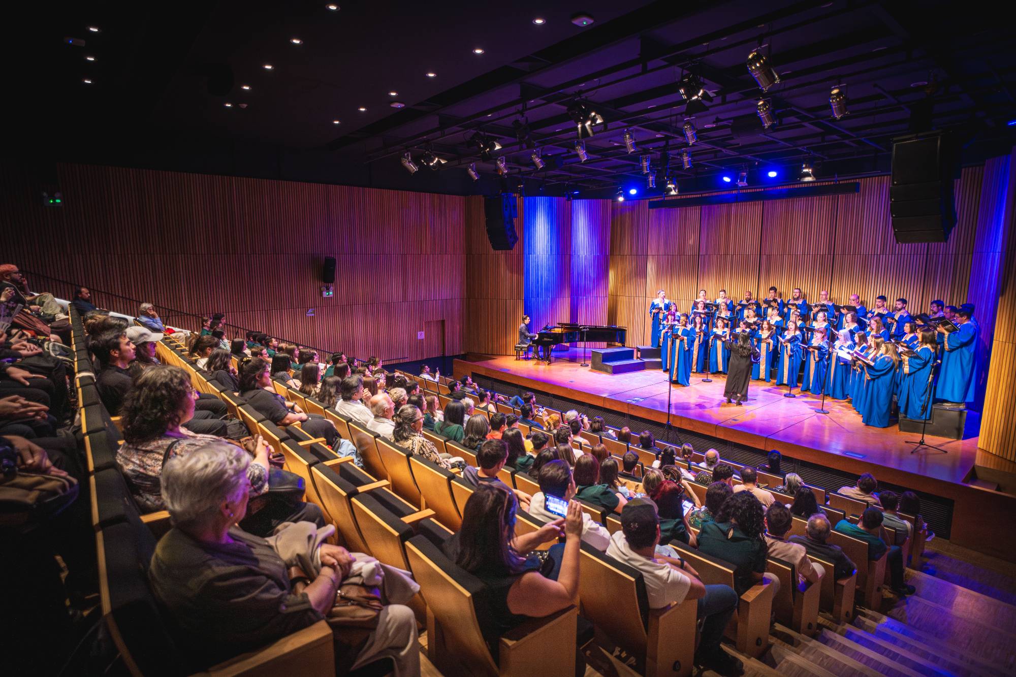 Coro UCM se establece en la escena nacional.