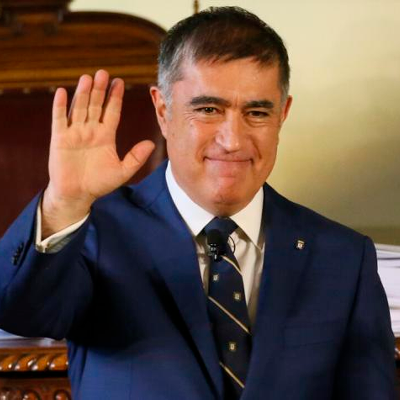 «El alcalde Desbordes afirmó: ‘Esto es solo el comienzo de una serie de medidas que se implementarán’ tras el retiro de 30 toldos azules en Meiggs».