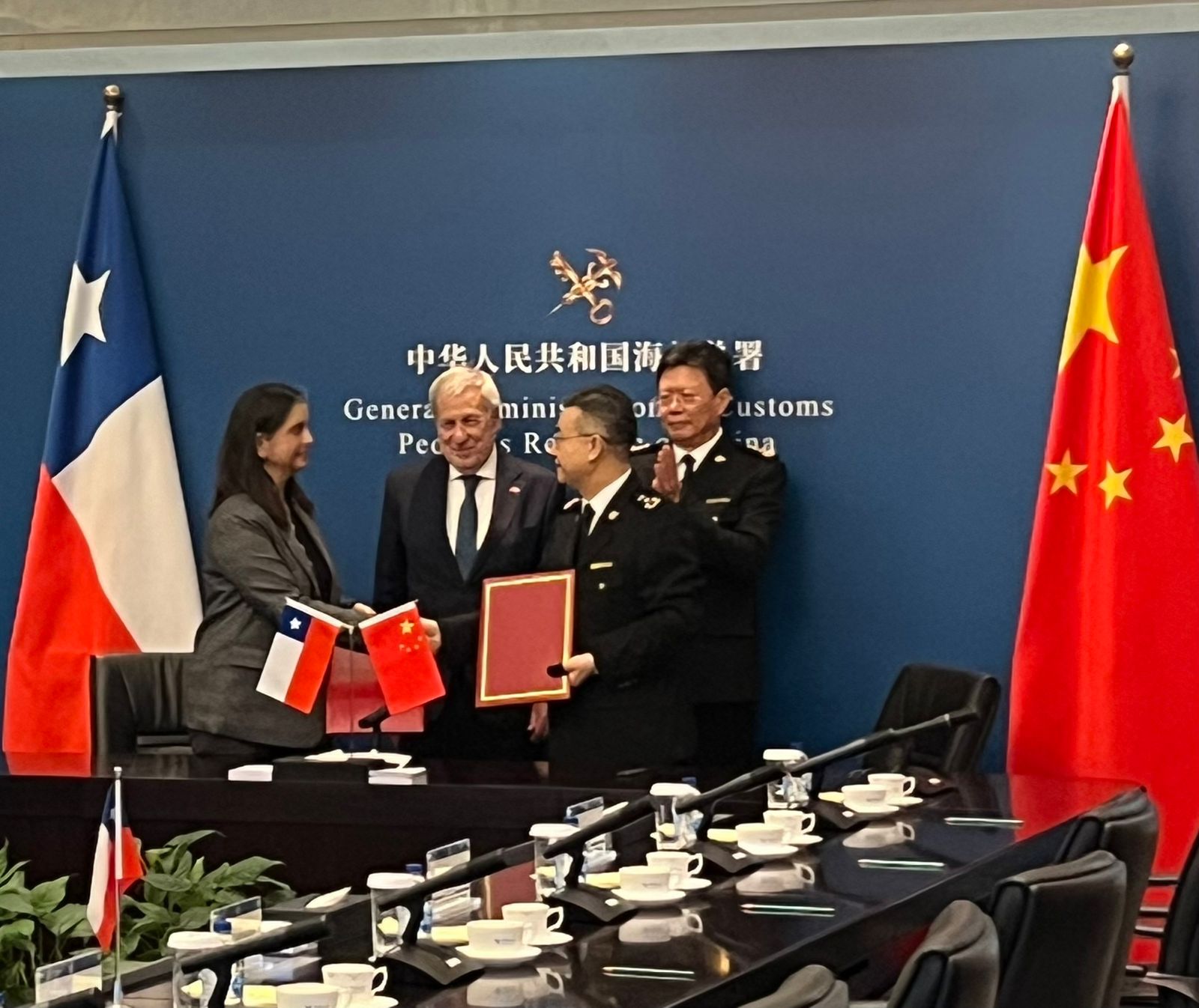 Chileweek China firma acuerdos para incrementar exportaciones de carne y frutas.