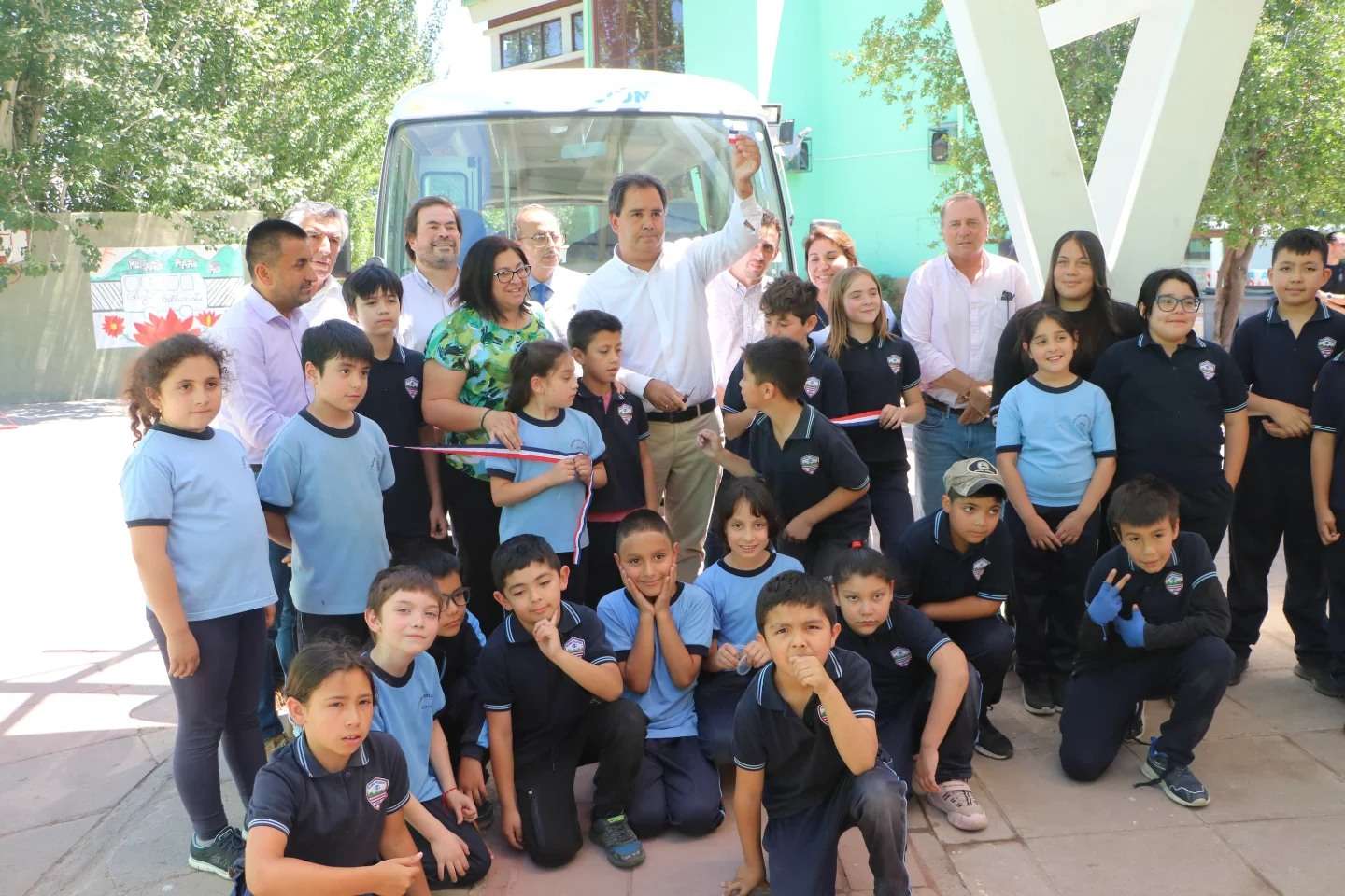 Municipio compra nuevo Mini Bus para los Establecimientos Educacionales del Alto Cachapoal.