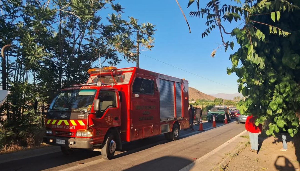 Una colisión entre un microbús y un ciclista en la comuna de Santa María deja un fallecido.