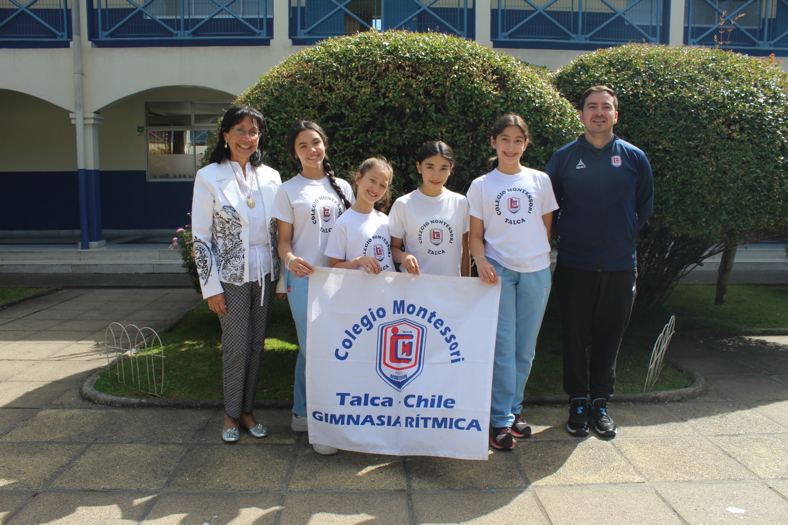 Estudiantes del Colegio Montessori representarán a Chile en el Sudamericano juvenil de gimnasia rítmica.
