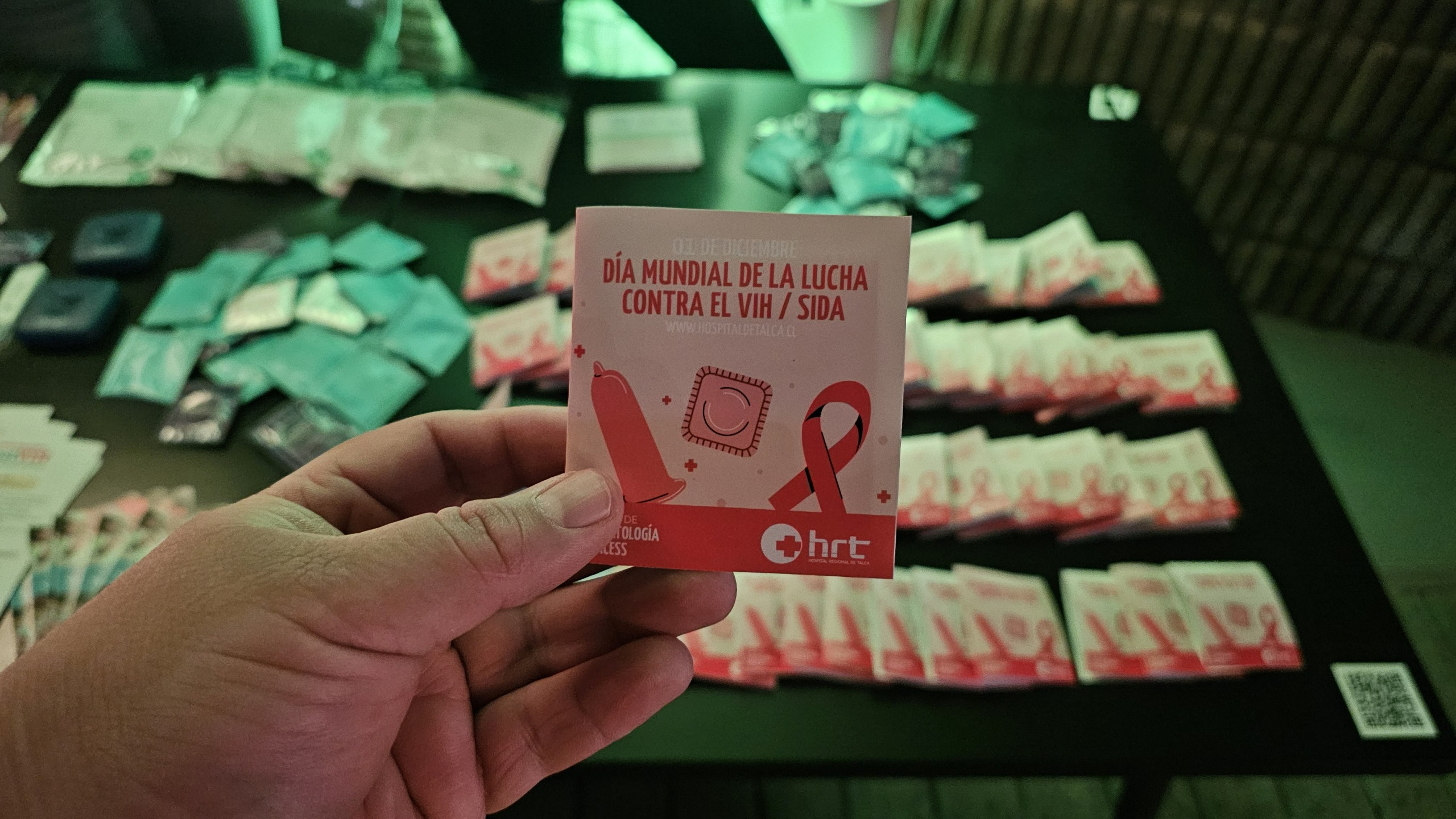 Hospital Regional de Talca llevó a cabo un inédito operativo de prevención del VIH/SIDA en clubes nocturnos.