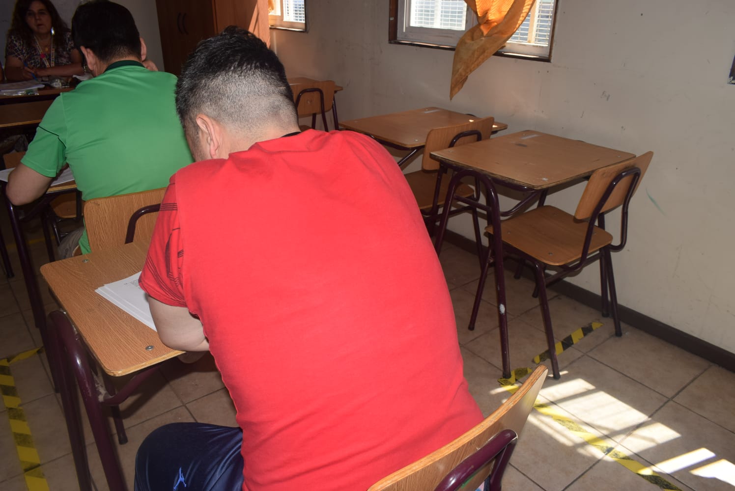 Privados de libertad en el Maule aspiran a acceder a la educación superior y presentan la prueba PAES.