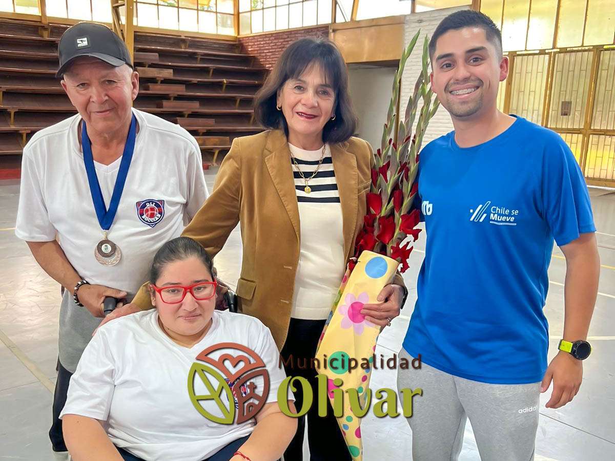 Reconocimiento a la alcaldesa María Estrella Montero por su apoyo al deporte inclusivo.