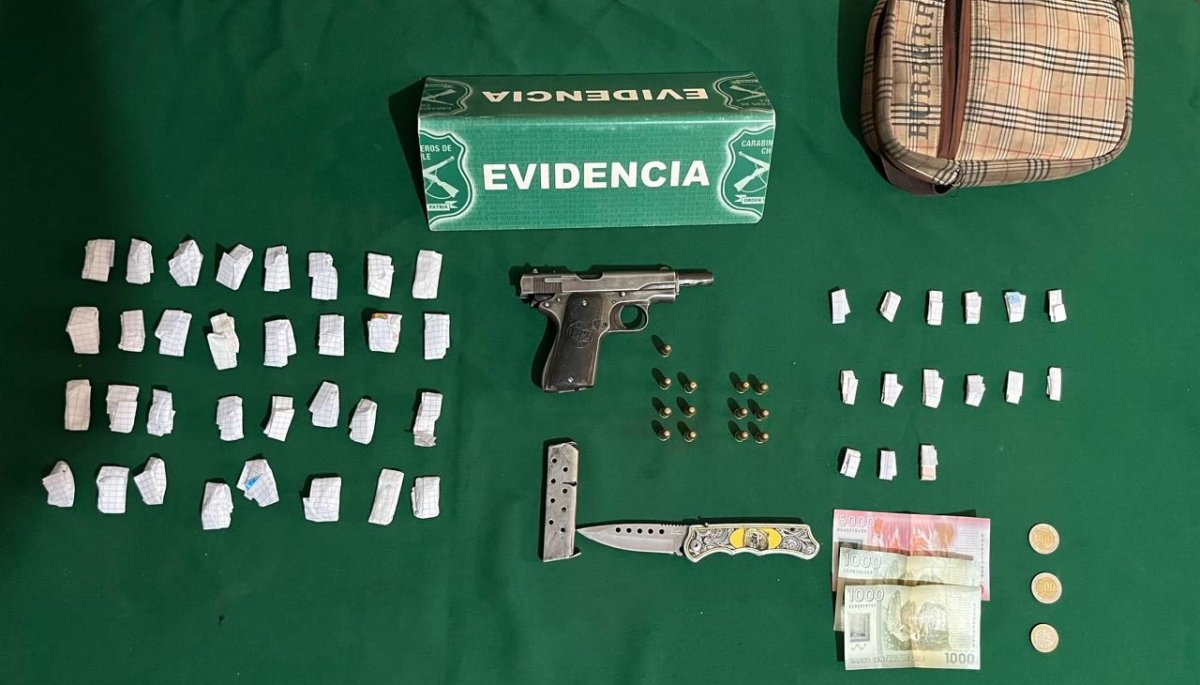 Sujeto fue detenido por carabineros tras intentar apoderarse de un arma de fuego para evadir la fiscalización en una toma en Cartagena.