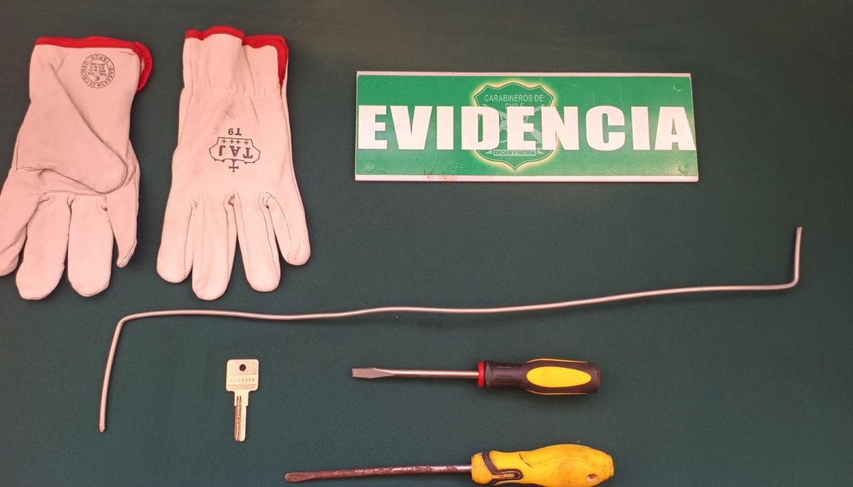 Tres hombres fueron arrestados por el robo de accesorios de automóviles en Concón.