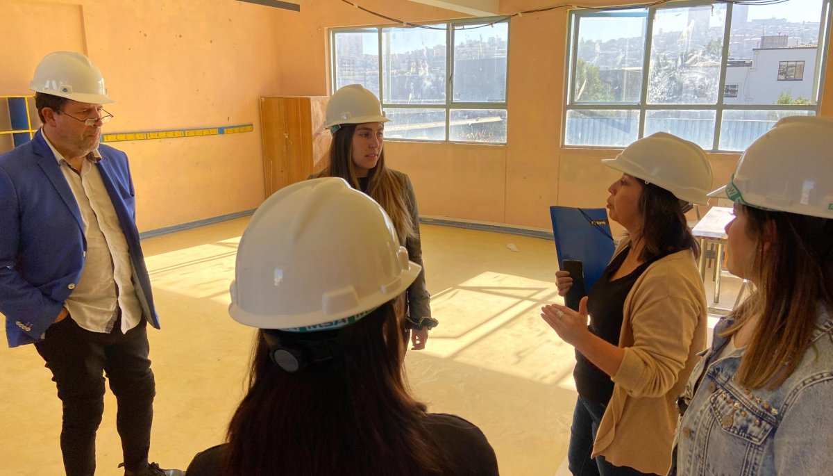 Las obras de techado en la escuela Grecia de Valparaíso presentan un avance del 45%.