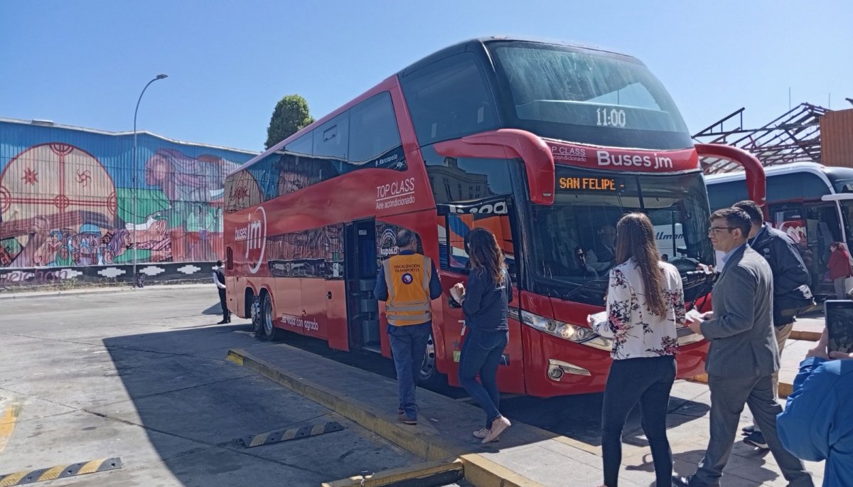 Las autoridades inspeccionaron los servicios de buses interurbanos en el Rodoviario de Valparaíso.