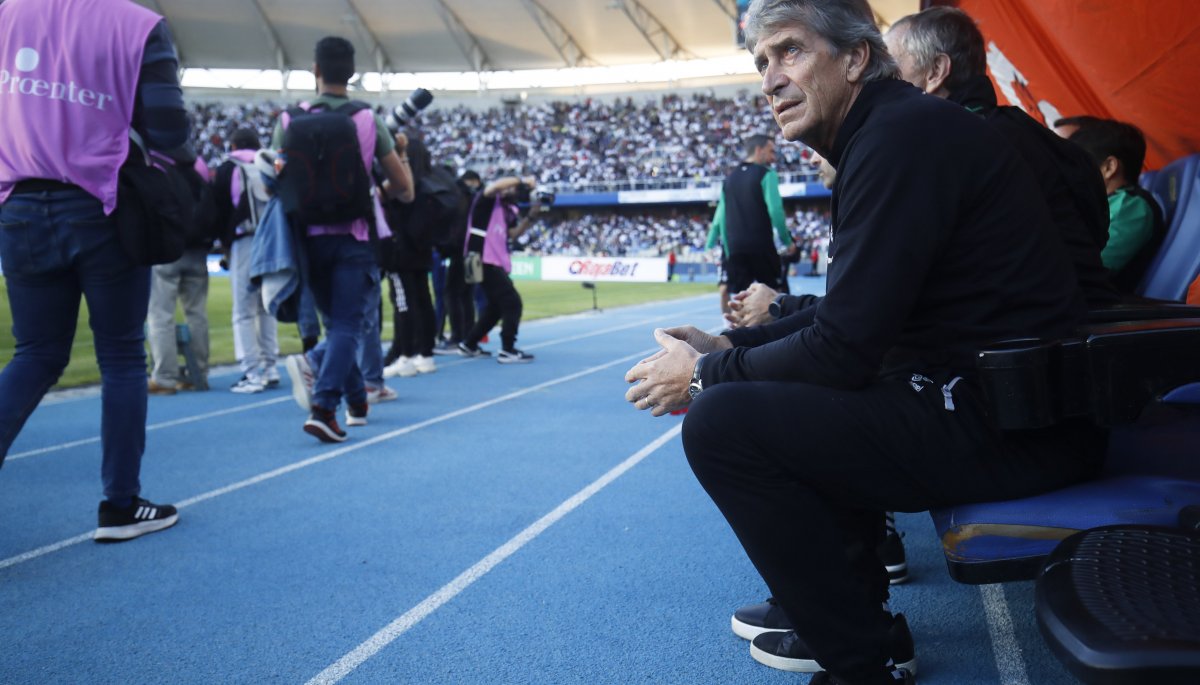 Manuel Pellegrini expresó su descontento a pesar del empate con el líder Barcelona.
