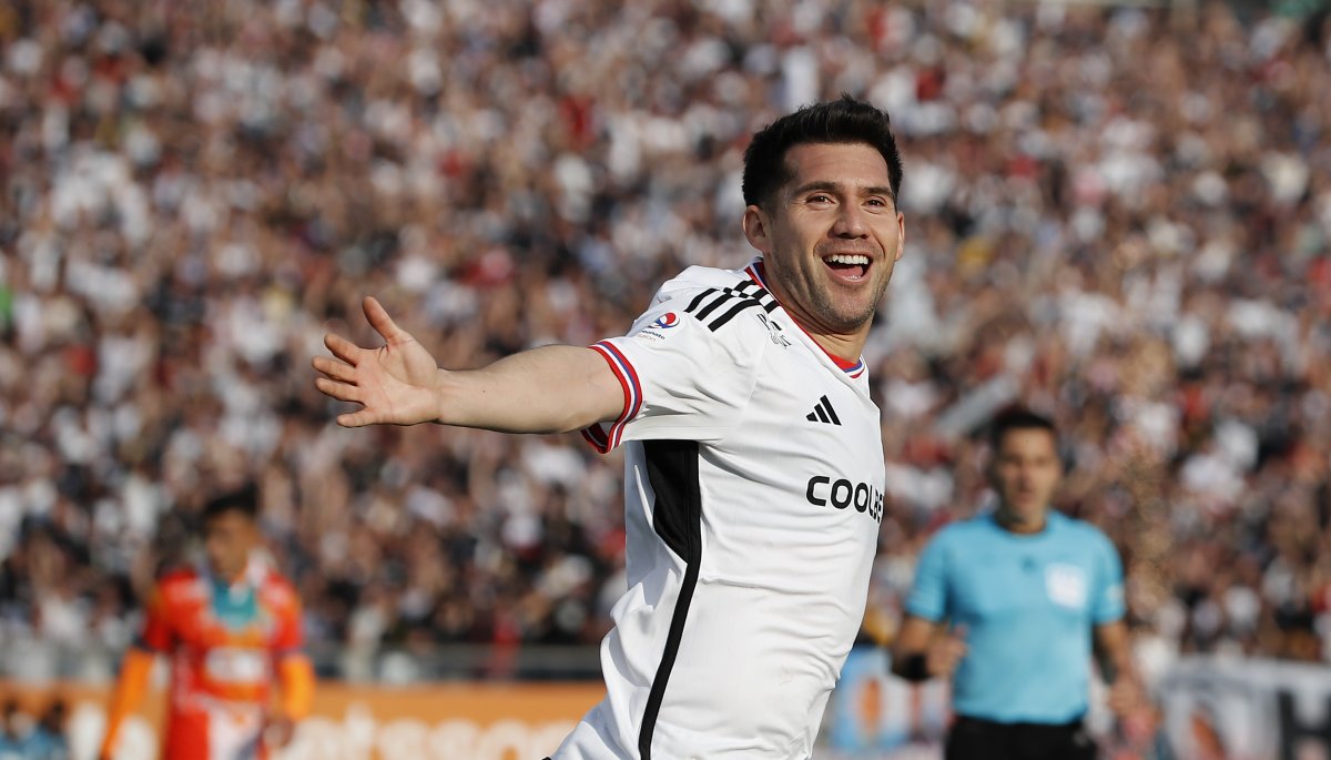 César Fuentes se marcha de Colo-Colo después de cinco años para disputar la Copa Libertadores con D. Iquique.