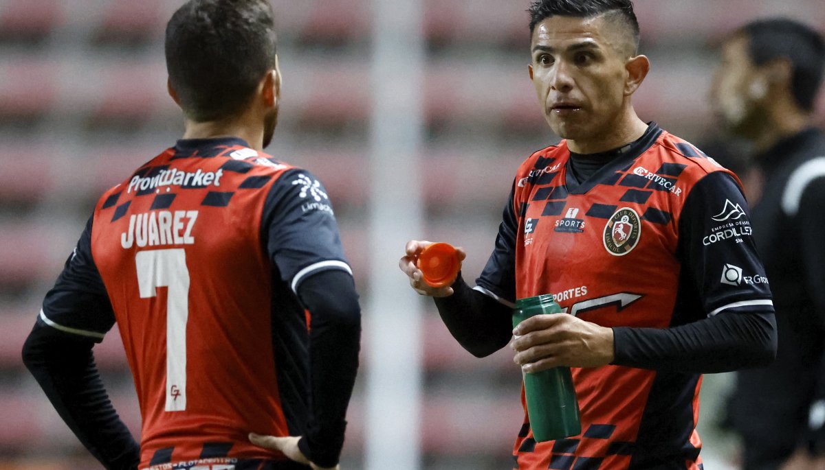 Felipe Flores busca prolongar su trayectoria en Deportes Limache en la categoría Primera.