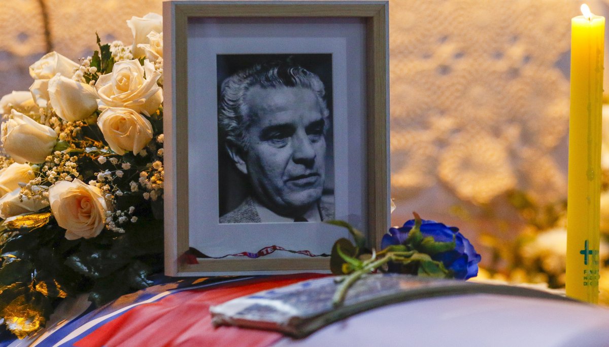 Exjugadores de la U se despidieron de los restos del doctor René Orozco.