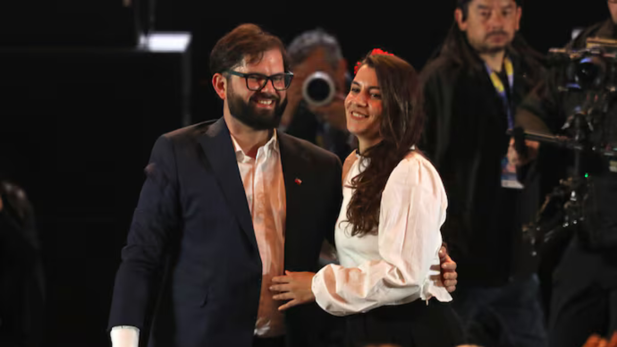 Gabriel Boric celebra la alegría de convertirse en padre por primera vez.