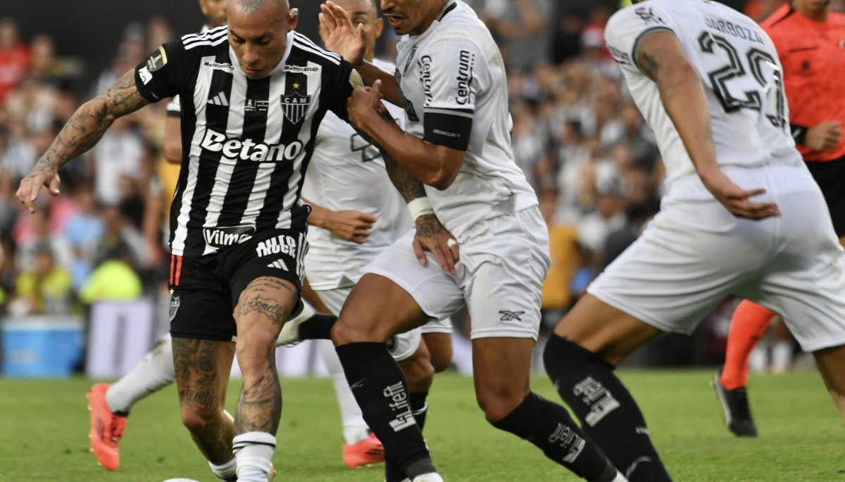 Aficionados del Mineiro criticaron duramente a Eduardo Vargas por sus errores en la final de la Copa Libertadores.