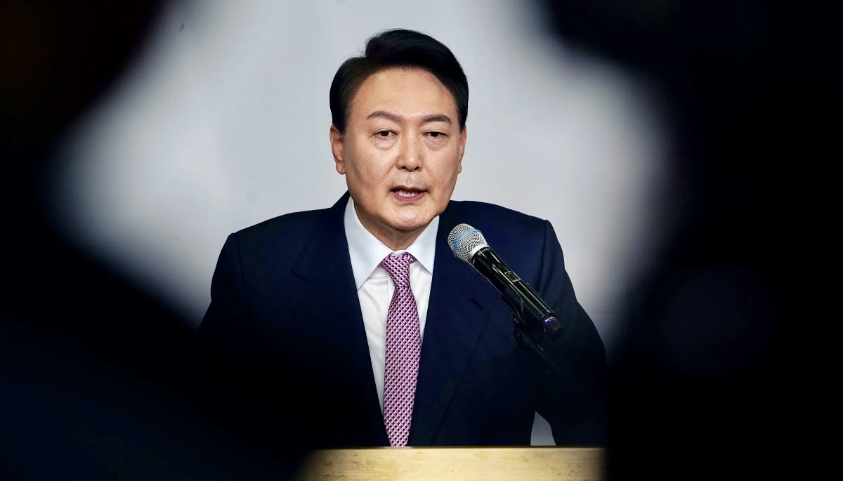 El líder del partido gobernante en Corea del Sur solicitó la suspensión de funciones del Presidente Yoon Suk Yeol.