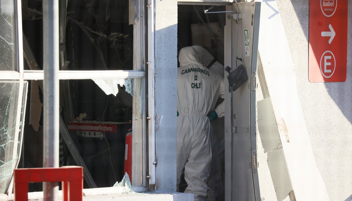 Regresan los robos a cajeros automáticos: delincuentes sustrajeron gavetas de dinero en Colina.