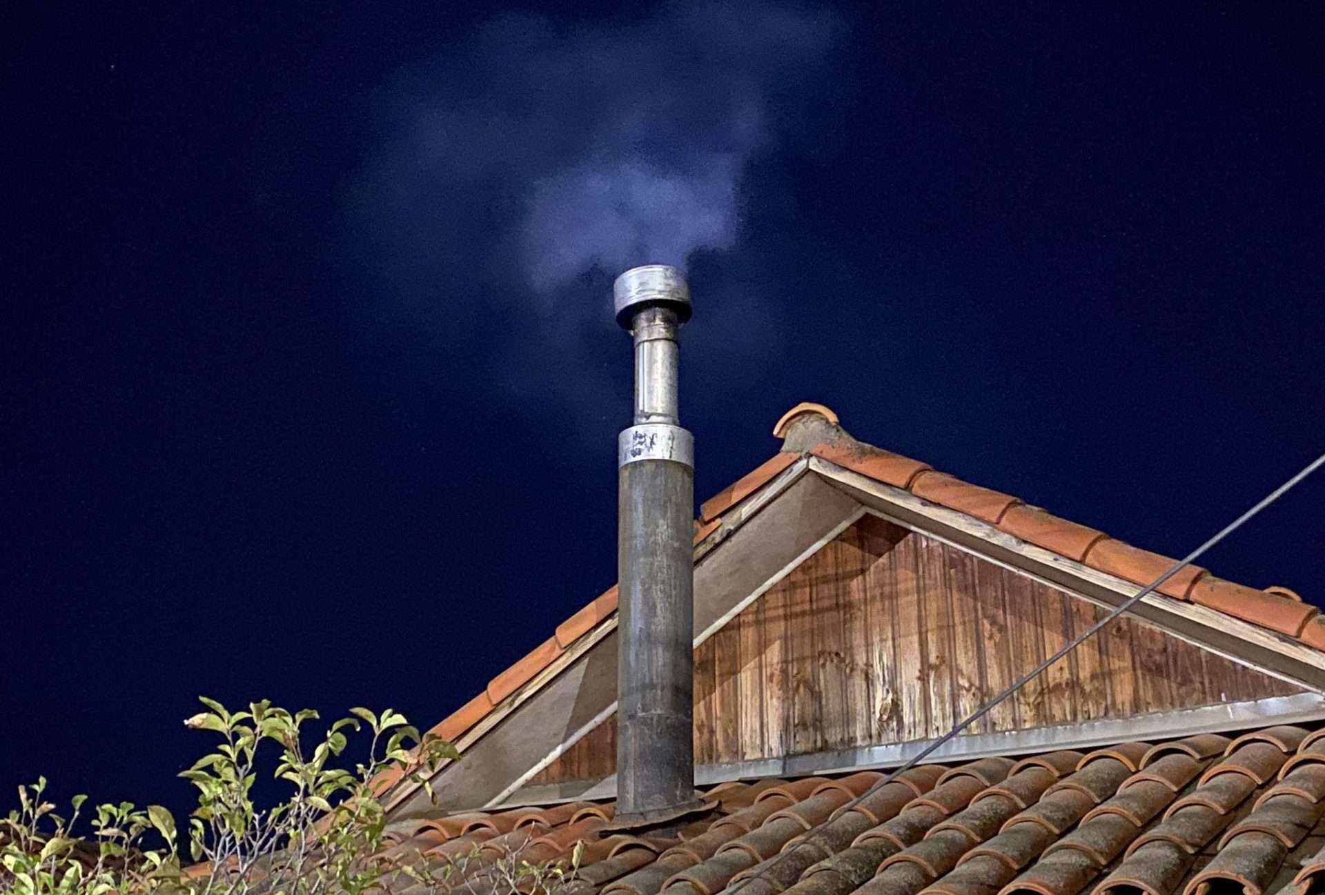 Confirman que el próximo año se implementará una prohibición total del uso de leña en Rancagua.