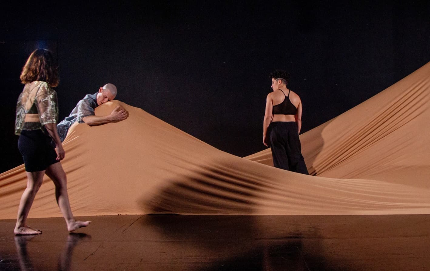 El cuerpo humano y el paisaje se integran en una intervención artística en el GAM.