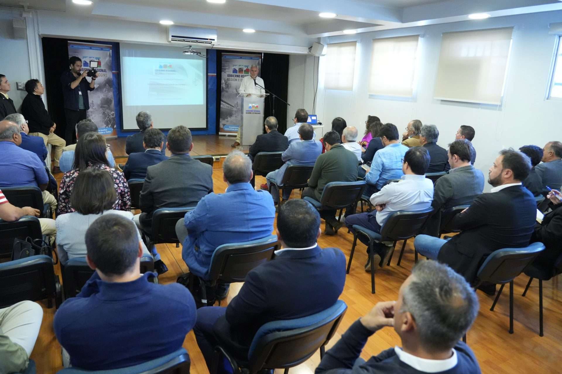 Gobierno Regional convoca a alcaldes para comunicar la reducción presupuestaria implementada por la DIPRES.