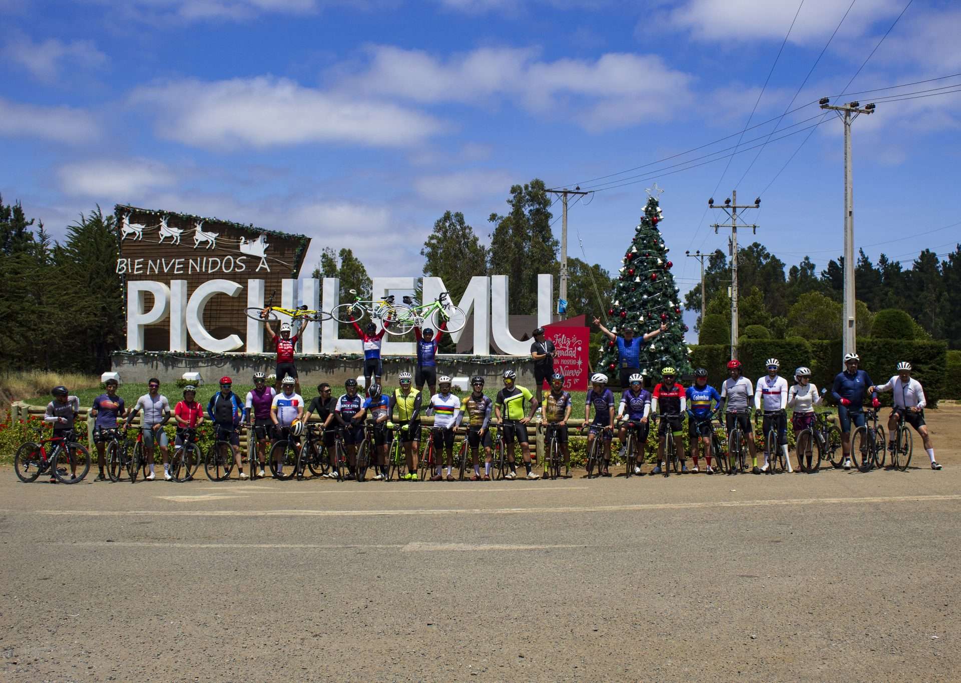 Reescriben el titular: «Cierre del 2024 con travesía hasta Pichilemu de grupos de ciclistas de Rancagua y otras comunas.»