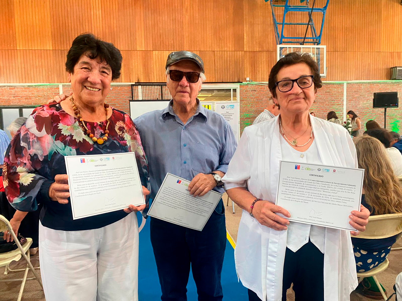 Educación y bienestar: Adultos mayores concluyen su ciclo de formación en la Universidad de Talca.