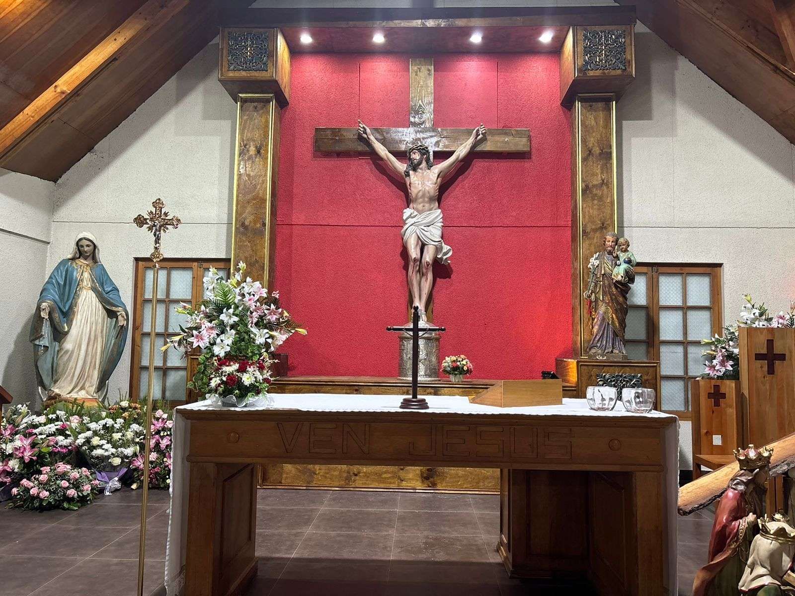Se llevó a cabo la bendición del nuevo retablo en la Parroquia San José de El Manzano.