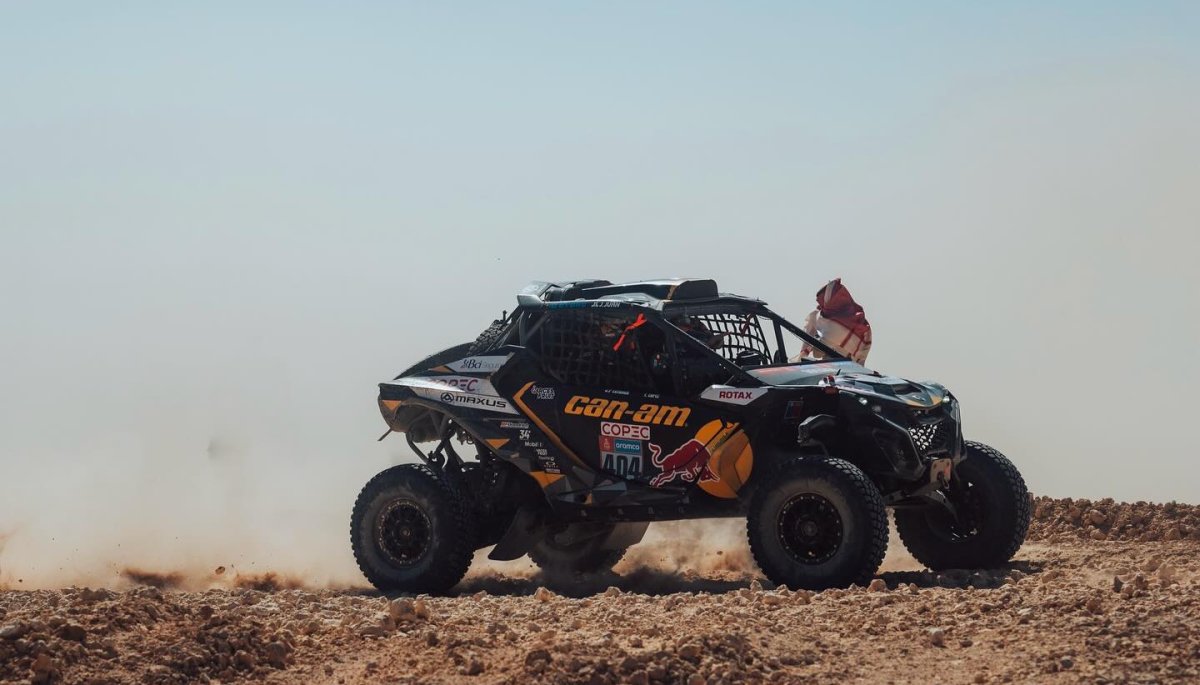 Francisco «Chaleco» López se lleva una nueva etapa y continúa en el podio de los SSV en el Rally Dakar.