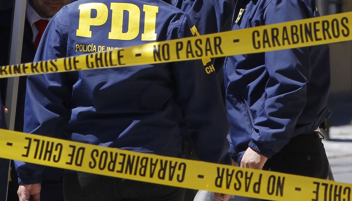 Funcionario de la PDI detiene a tiros un violento robo en el interior de un micro en La Florida: un delincuente falleció y otro se encuentra en estado grave.