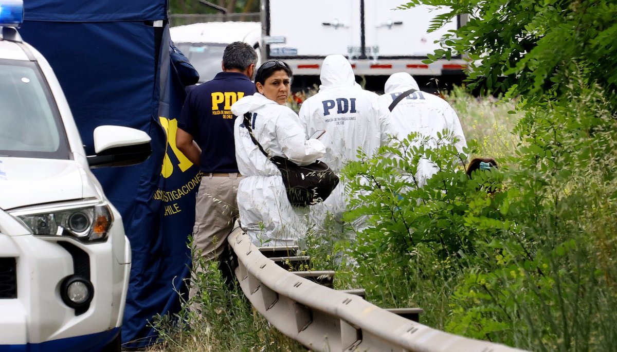 Mujer es asesinada a puñaladas en plena vía pública en Curicó: se indaga posible femicidio.
