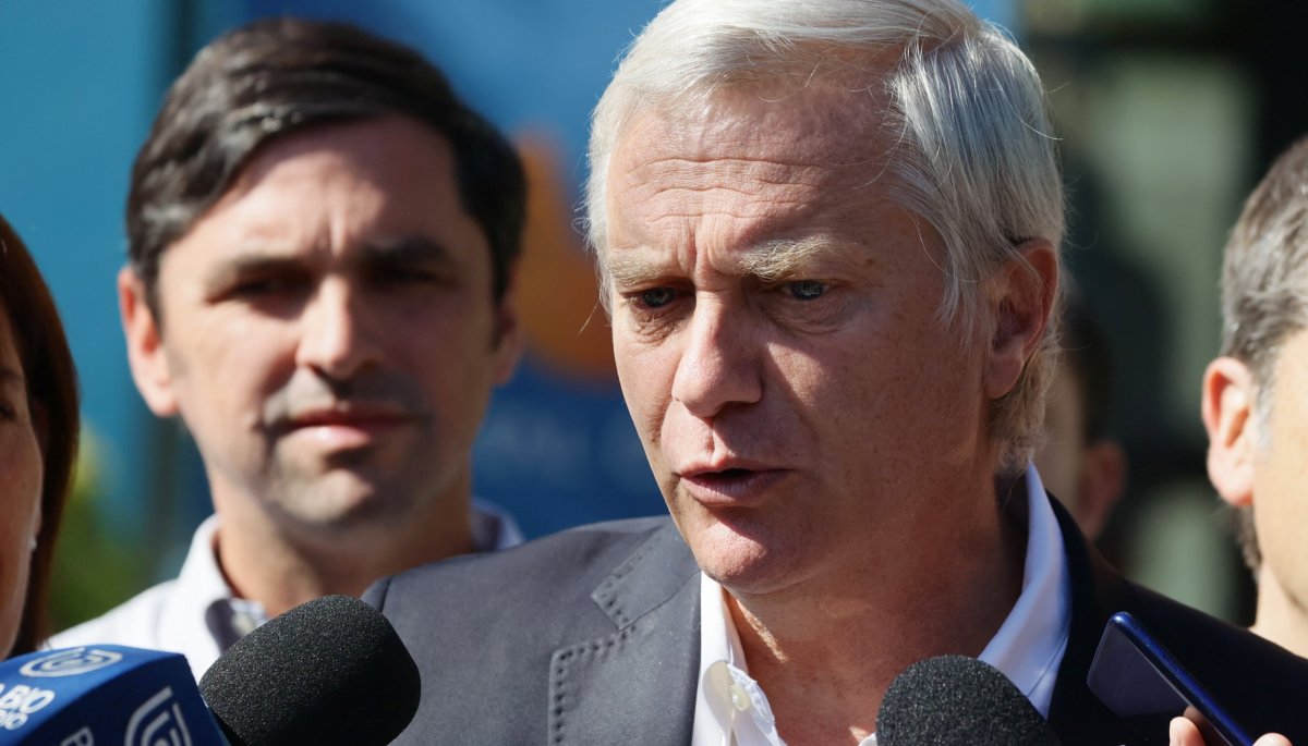 José Antonio Kast intensifica su discurso contra Chile Vamos y se opone a la reforma de pensiones.