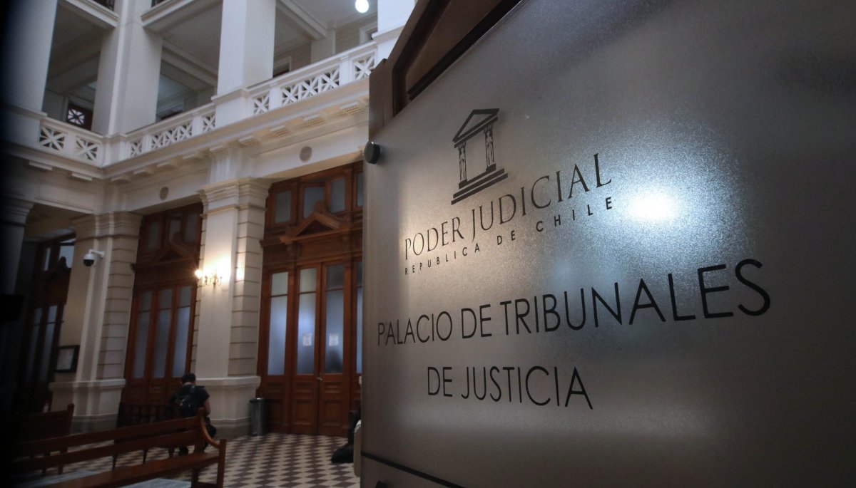 Arrestan a estudiante de derecho que afirmó estar representando a un detenido en Viña del Mar.