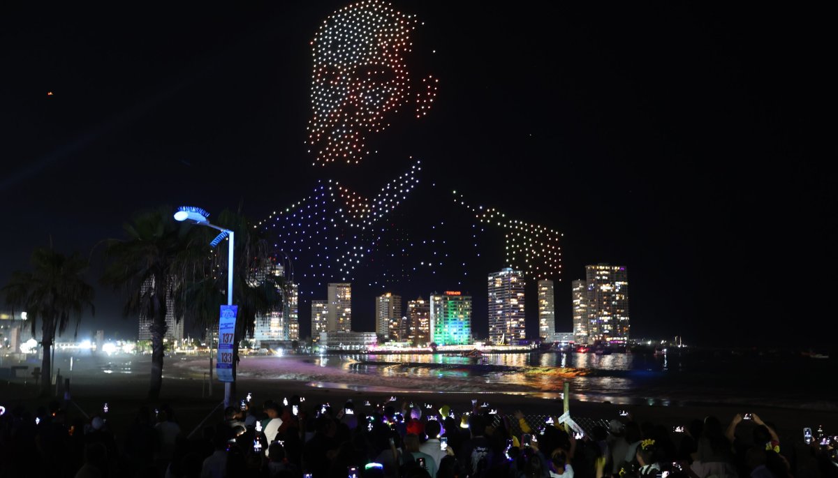 Incluso Arturo Prat fue representado en el espectáculo de drones con el que Iquique dio la bienvenida al 2025.