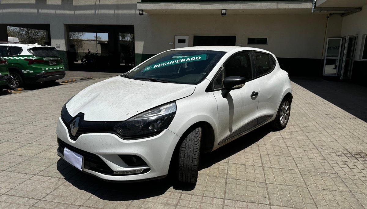 Hombre se presenta en comisaría para preguntar por su amigo y termina detenido: Ambos estarían involucrados en el mismo robo.