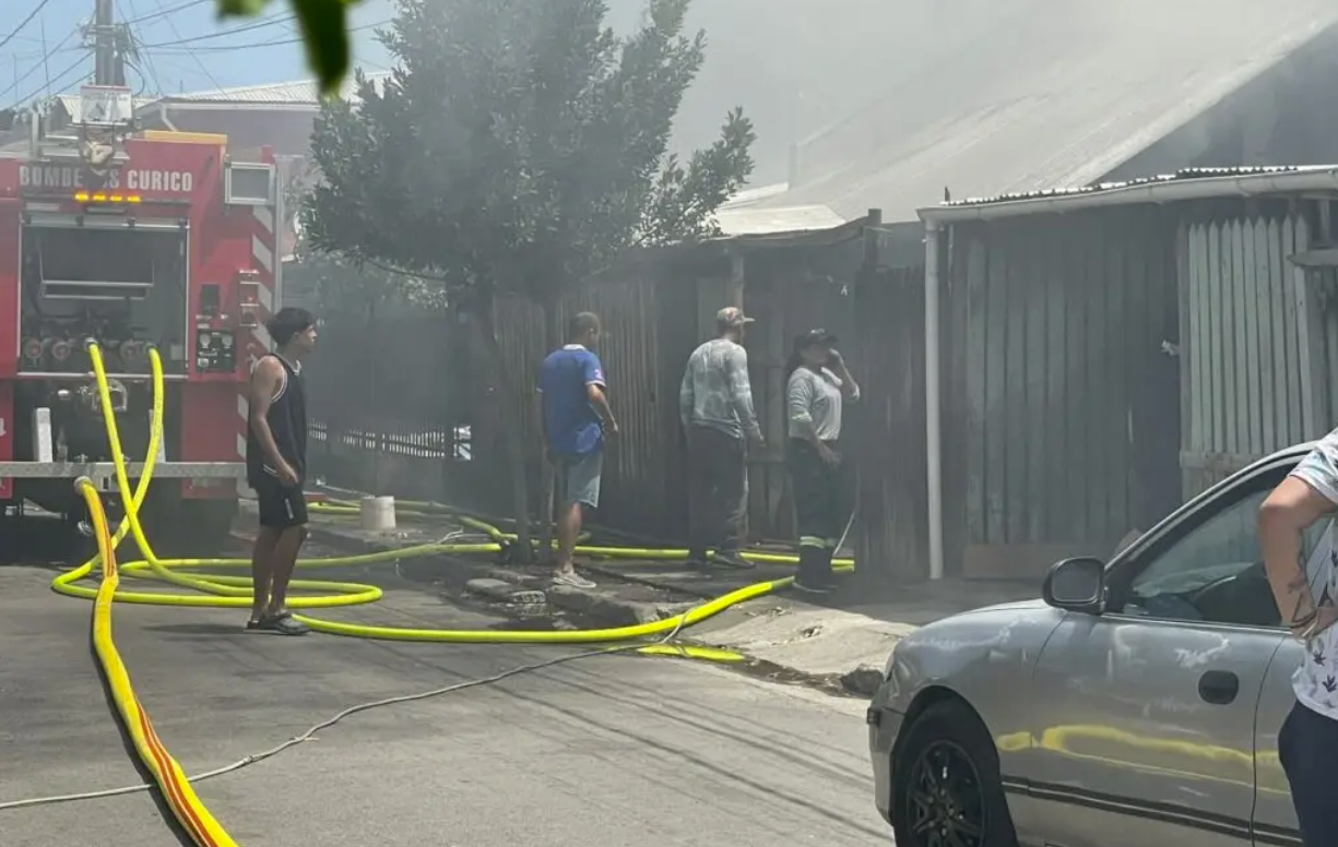 Impacto en Curicó por incendio que cobra la vida de un joven.