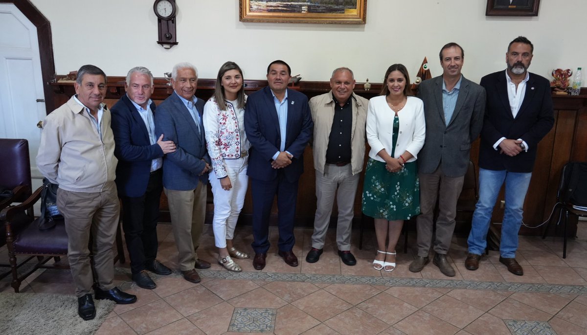 El gobernador Mundaca se encontró con los seis alcaldes de la provincia de San Antonio para discutir sus principales necesidades e iniciativas.