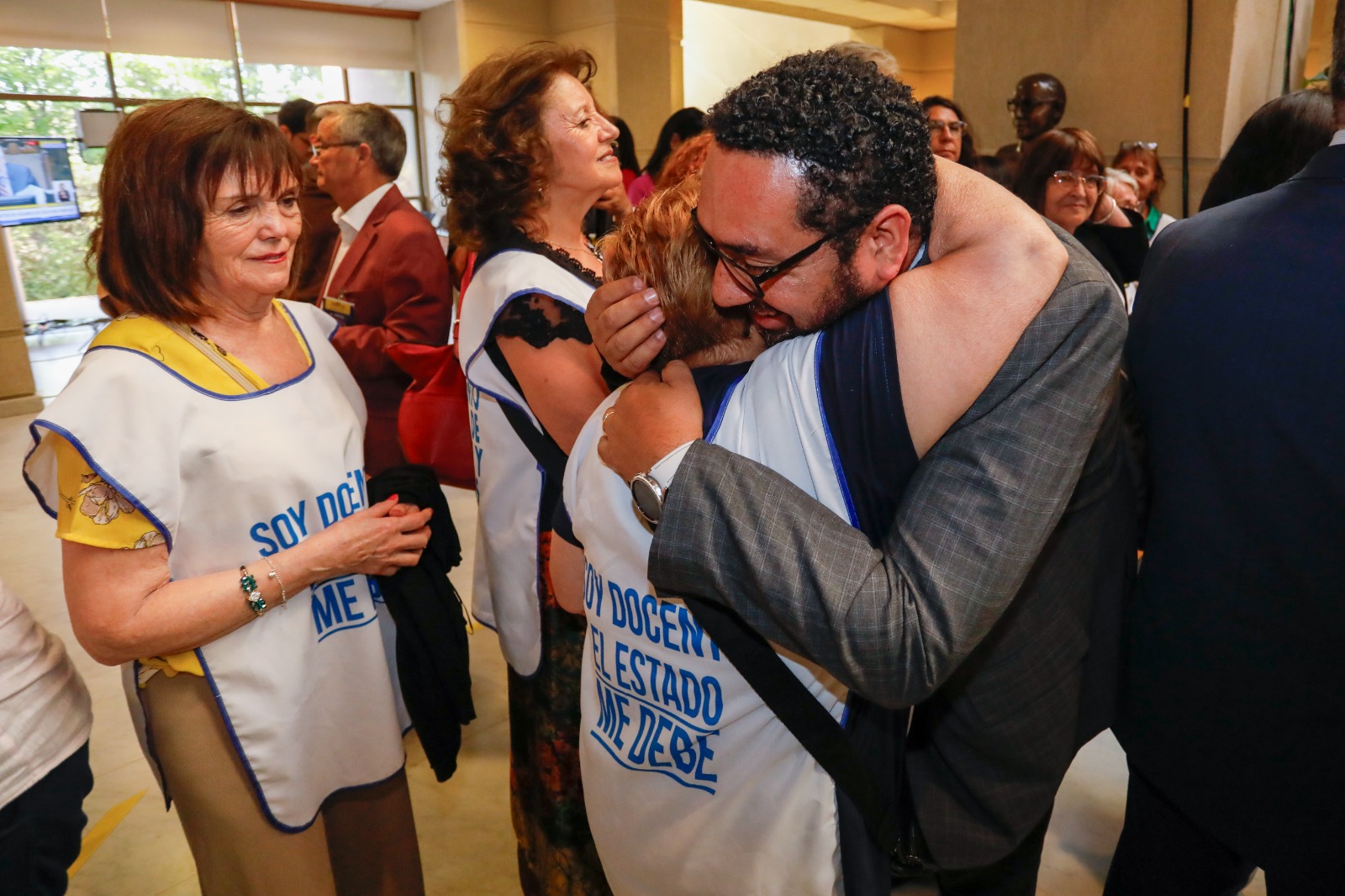 Congreso aprueba legislación que resuelve la deuda histórica de los docentes después de cuarenta años de espera.