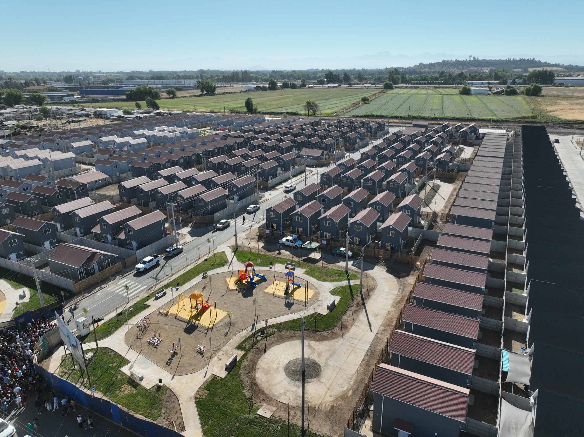 Un sueño cumplido: 261 familias de Maule recibieron las llaves de sus hogares nuevos.