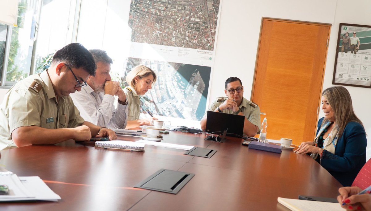 Municipio y Carabineros discuten estrategias de prevención, comercio seguro y colaboración en Quilpué.