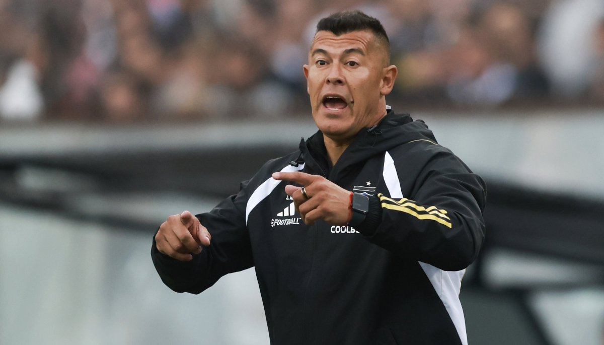 Jorge Almirón señala a Brayan Cortés como la opción principal para el arco de Colo-Colo: «Aún tiene la posibilidad de regresar.»