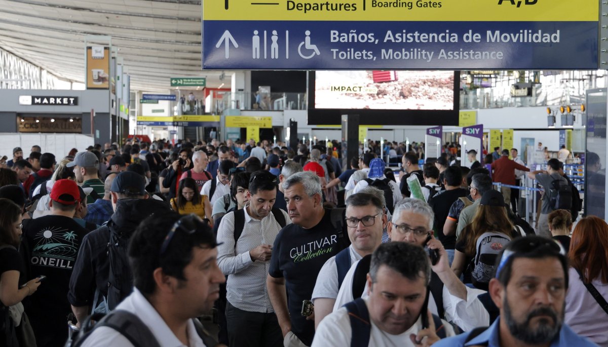 El Aeropuerto de Santiago destaca en un ranking mundial de puntualidad en vuelos.