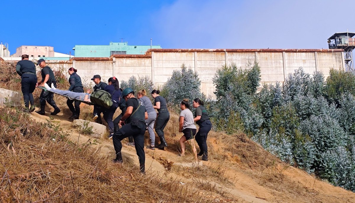 Se lleva a cabo un simulacro de incendio forestal en la unidad de mujeres de la cárcel de Valparaíso.
