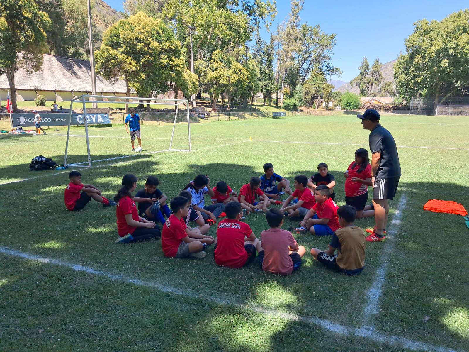 Iniciativa de División El Teniente crea espacios deportivos para la comunidad de Coya.