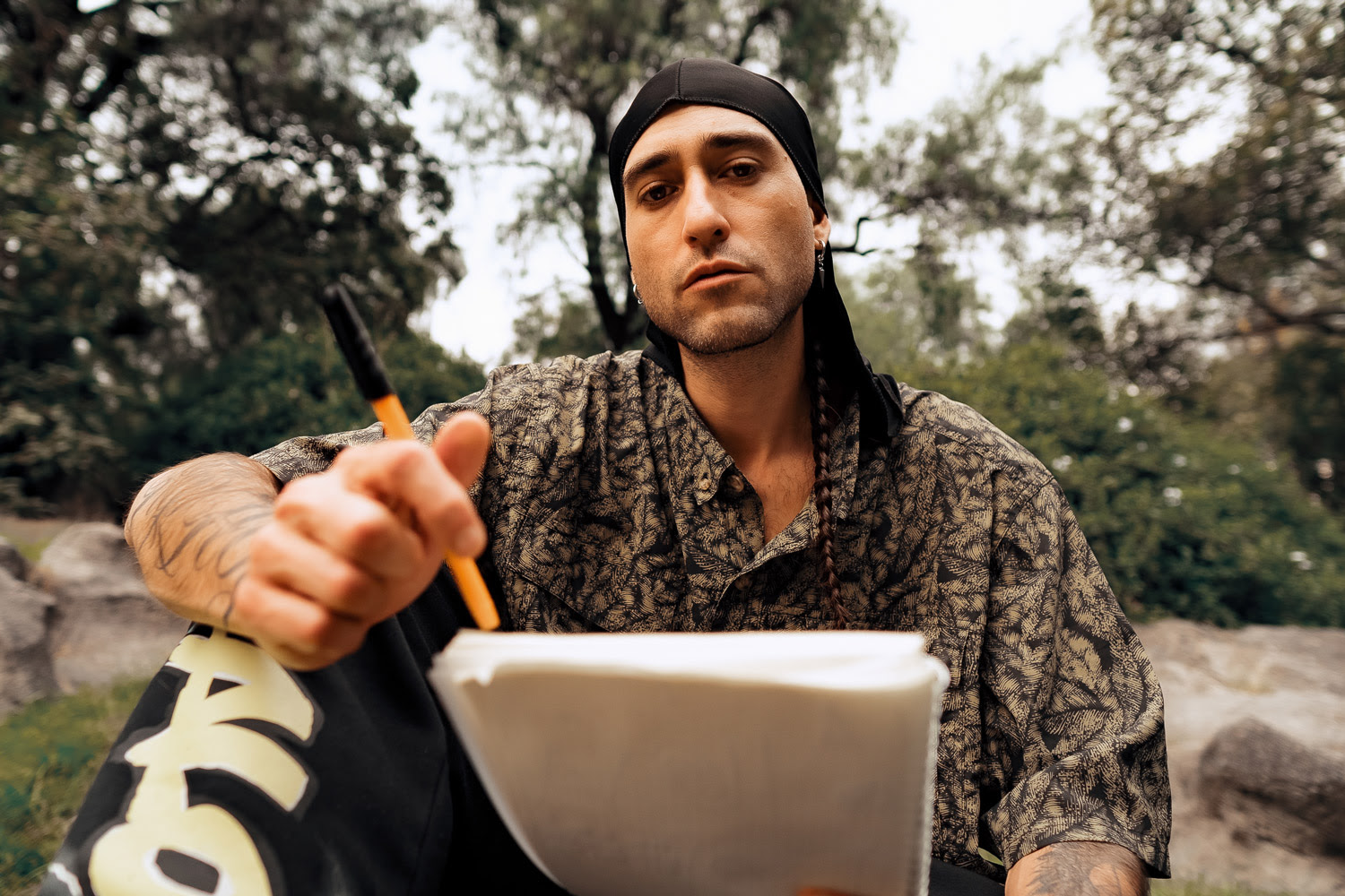 El chileno Ojal de Ajaw presenta «La Hoja del Sol», su primer álbum producido en México.