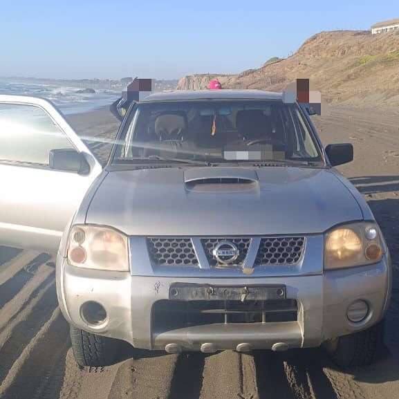 Se solicita a los turistas que cumplan con las normativas actuales para preservar el orden y la seguridad en la zona costera.