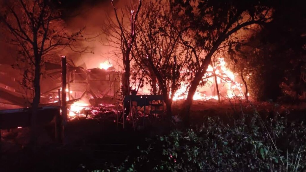 La vivienda fue consumida en su totalidad por el fuego en una zona rural de Cabrero.