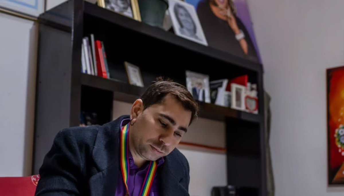 El Partido Socialista excluye a Frederik Landabur tras acusaciones de abuso sexual.